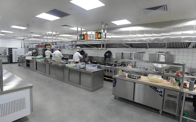 食堂廚具的重要性及其日常維護(hù)